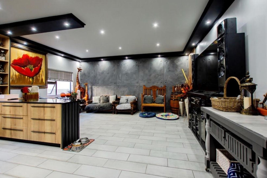 7 Bedroom Property for Sale in Myburgh Park Western Cape